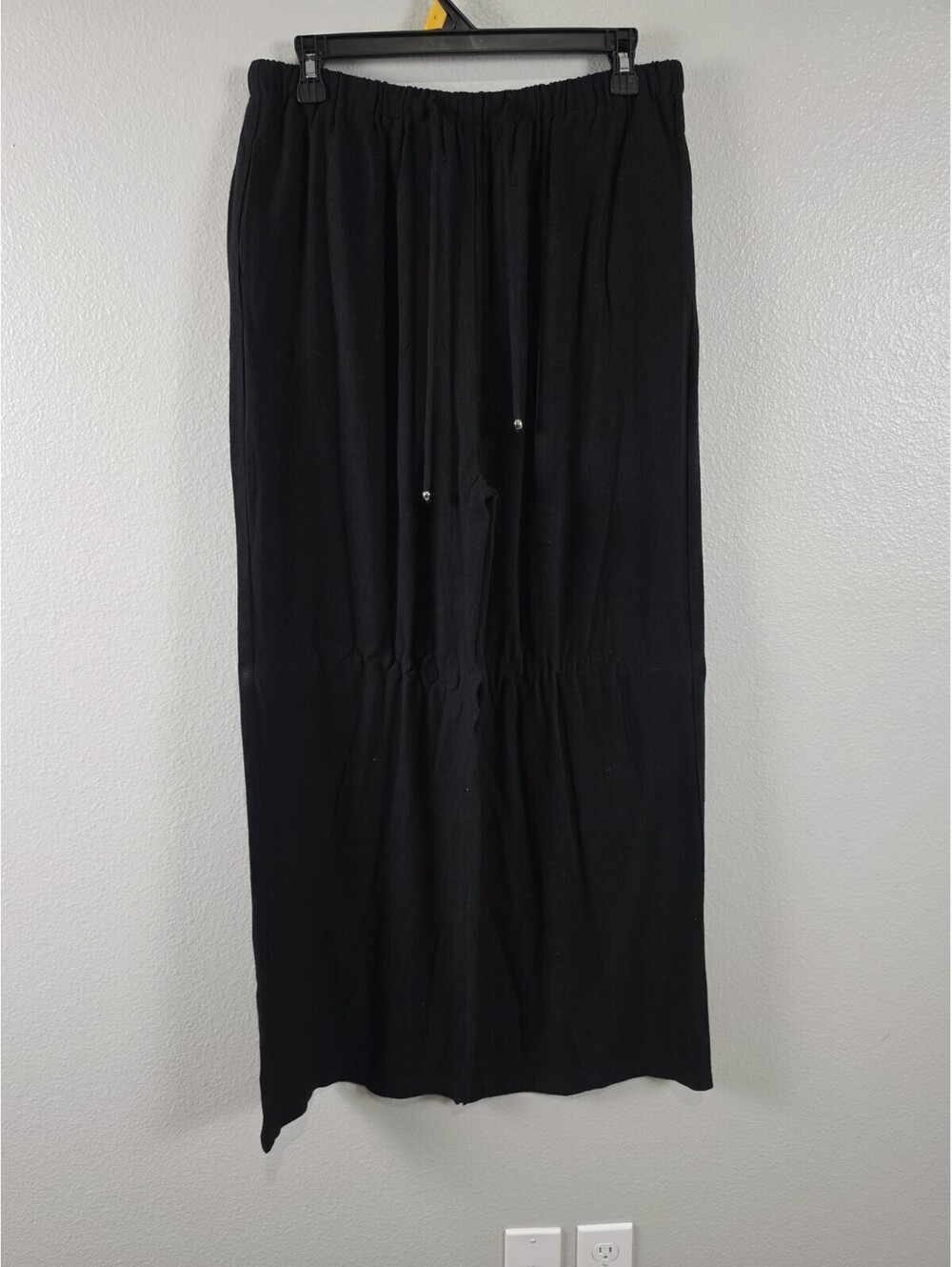 Womens Black Flowy Pant Size Large with Drawstring and Pockets New Without Tags